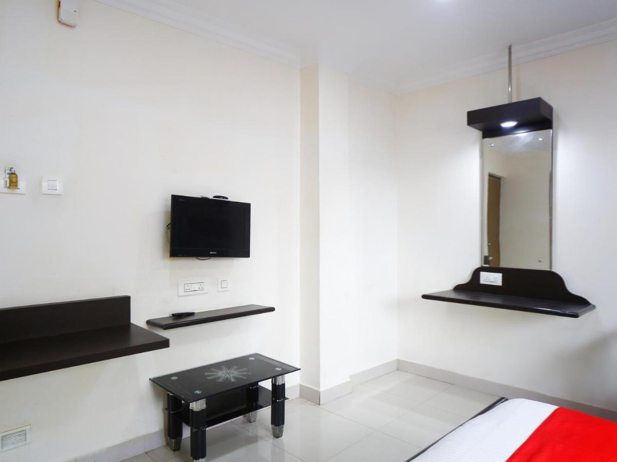 Madrasi Airport Hotel - Saibala Chennai Exterior photo